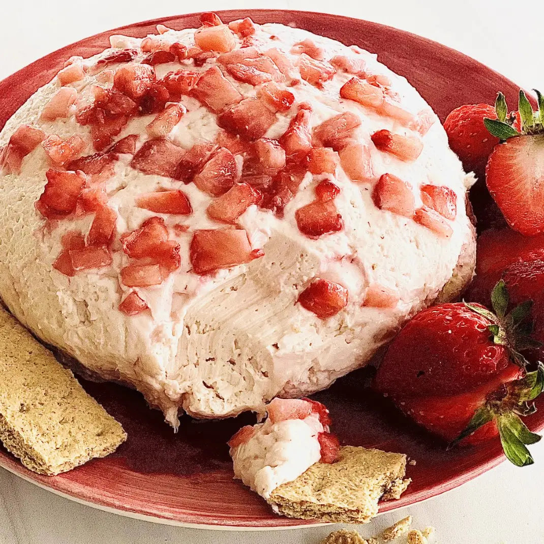 Strawberries N’ Cream Cheesecake Dip