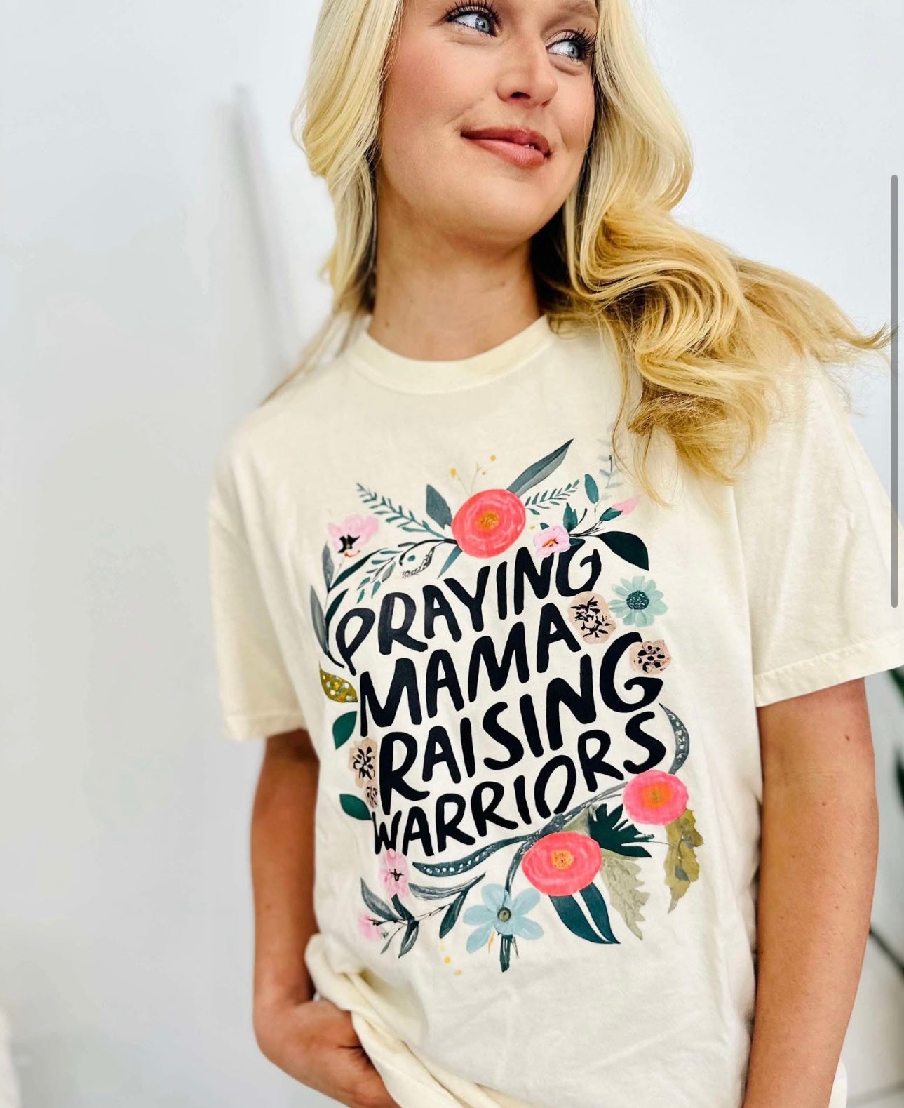 Praying mama raising Warriors t shirt